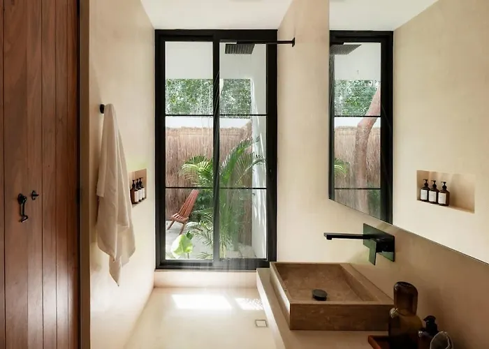 Hacienda Babylon - 9 10 Pools Gym & Sauna