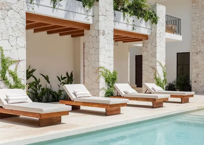 Hacienda Babylon - 9 10 Pools Gym & Sauna
