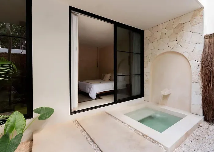 Hacienda Babylon - 9 10 Pools Gym & Sauna