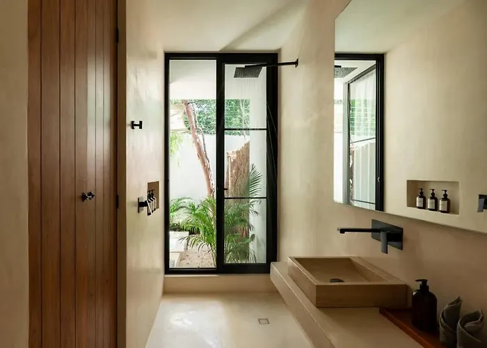 Hacienda Babylon - 9 10 Pools Gym & Sauna *