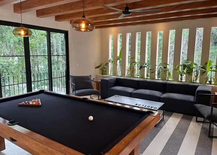 Hacienda Babylon - 9 10 Pools Gym & Sauna